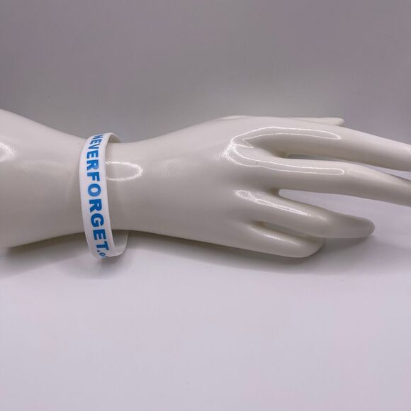 White & Blue Never Forget 9/11 Memorial Rubber Bracelet - Picture 2 of 12
